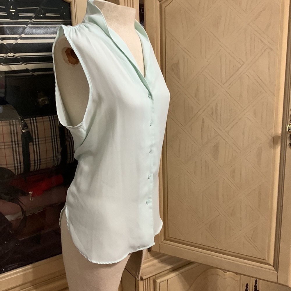 Pastel, sheer top - Picture 3 of 9